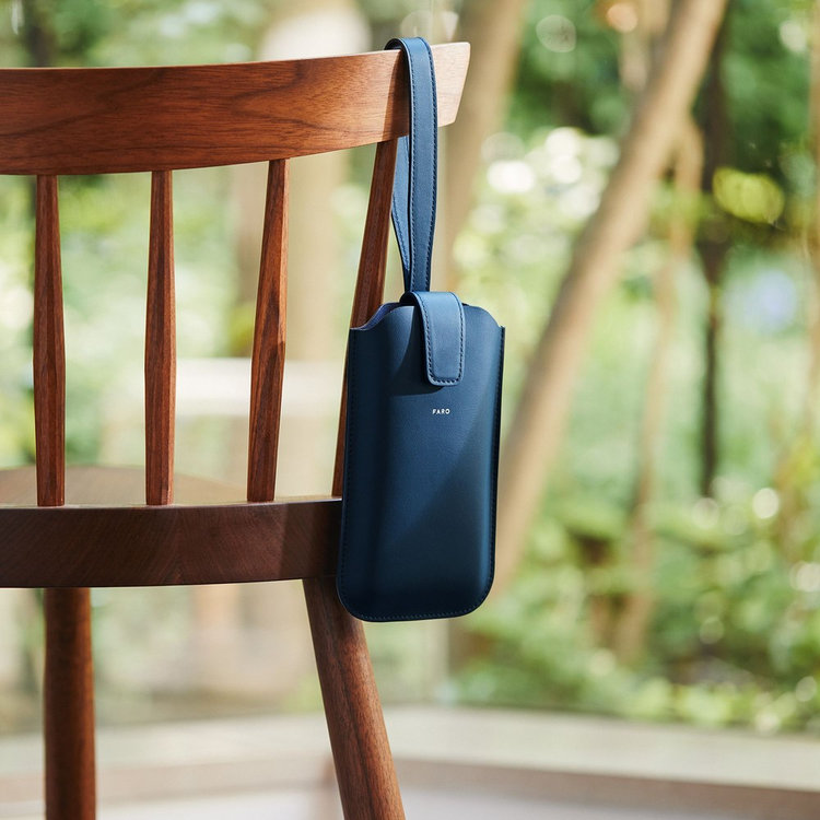 FARO Calma Phone Shoulder2 ファーロF2411G305 FARO（ファーロ）スムースレザースマートフォンショルダーバッグ