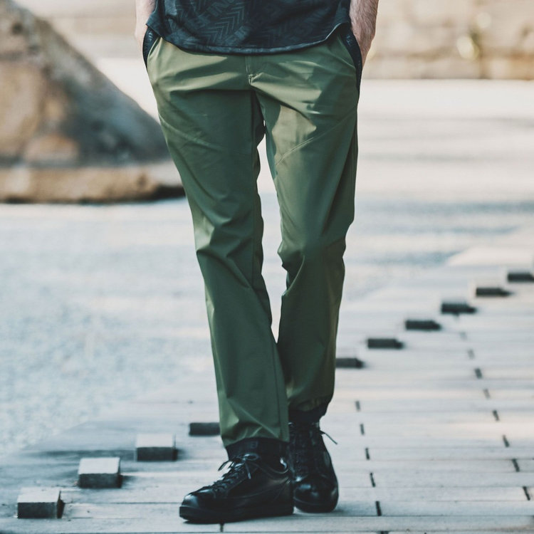 適当な価格 CE MEN'S WIND JOGGER PANTS（メンズウインドジョガーパンツ メンズウェア